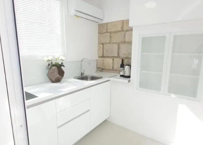 Missia - Cosy In Perfect Location * سبليت